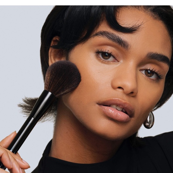 NWT Saie All-Over Powder Brush - Picture 4 of 5